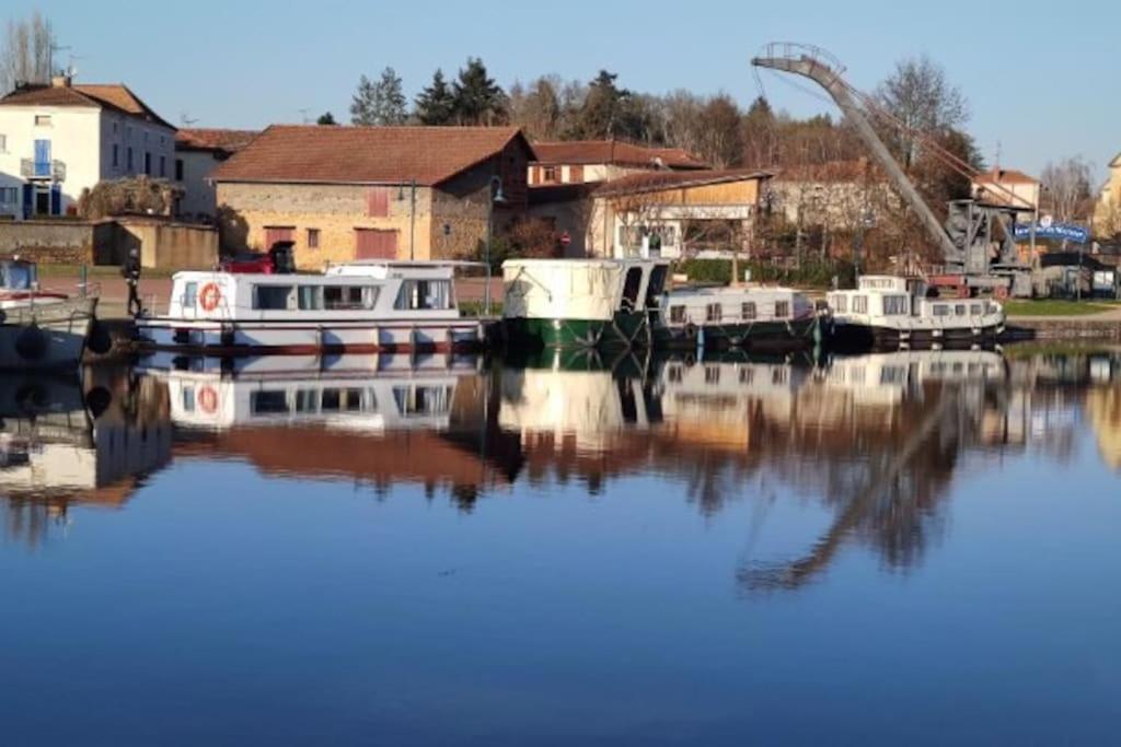 Libellule Peniche Nuit Insolite Briennon Buitenkant foto